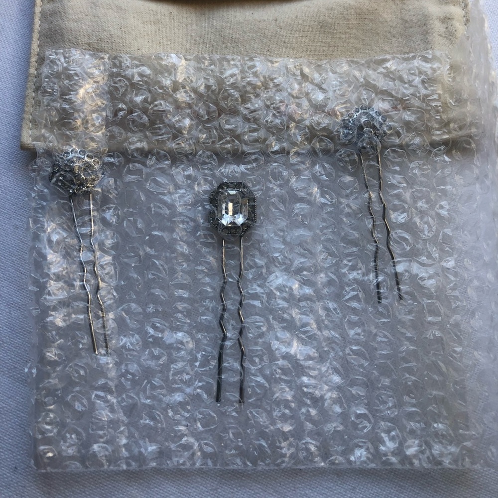 ⚠️🛑 SOLD 11.12.2022 🛑⚠️. silver tone and rhinestone three pack hair pins - Picture 3 of 7